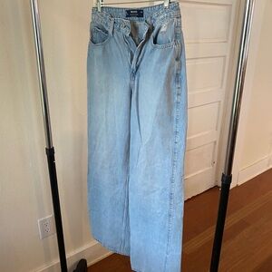 Hollister Women's Relaxed Fit Light Blue Jeans